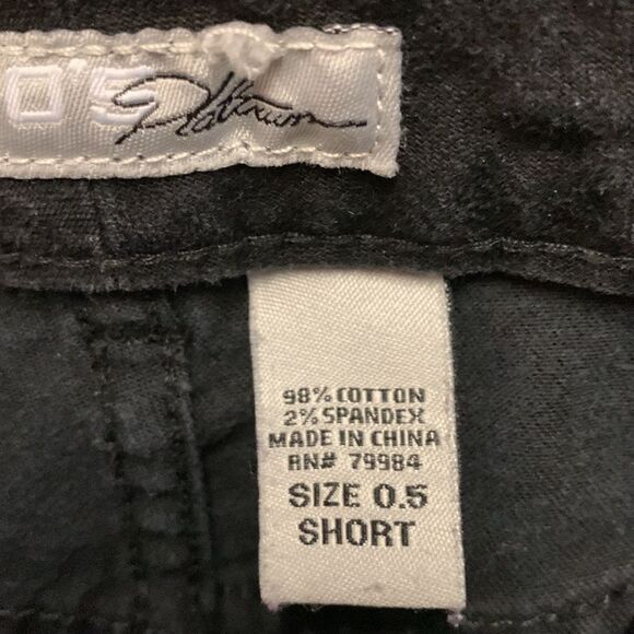 Chico’s Platinum Black Wash Mid-Rise Bootcut Jeans Size 0.5 Short (US 6) - Picture 4 of 11